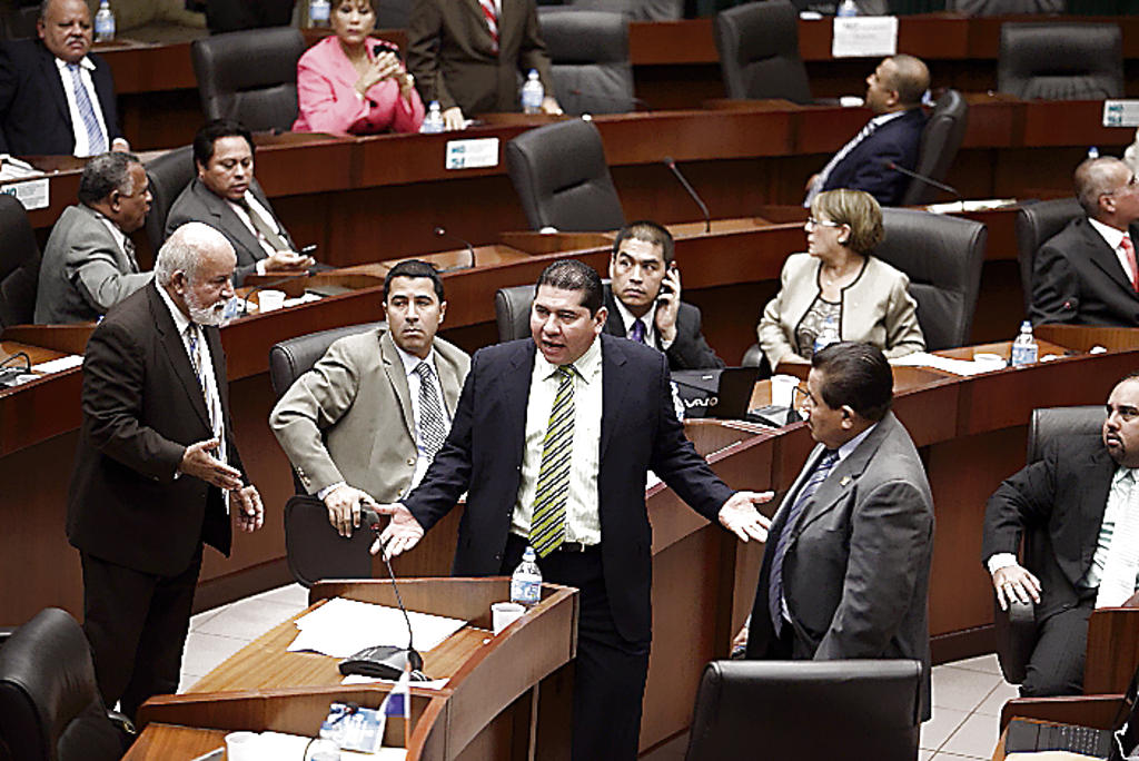 Acción. Algunos diputados por poco y se van a los puños.(Carlos Lemos)