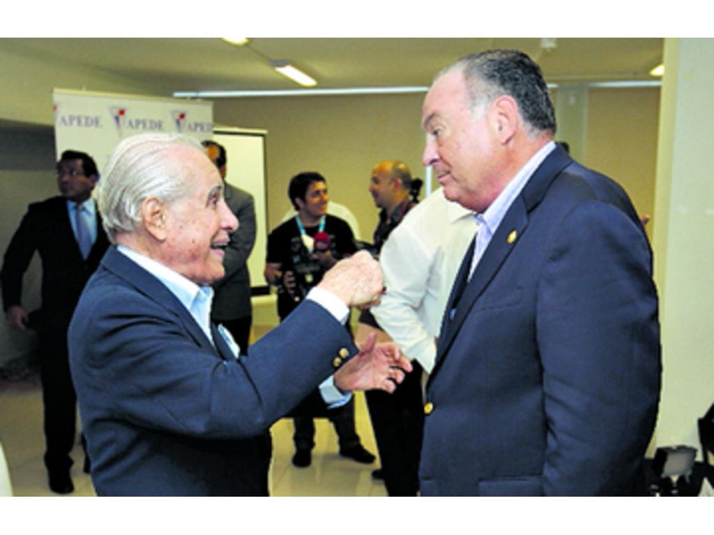 5. Juan Carlos Crespo, Roberto Moreno y Rogelio Morales B.