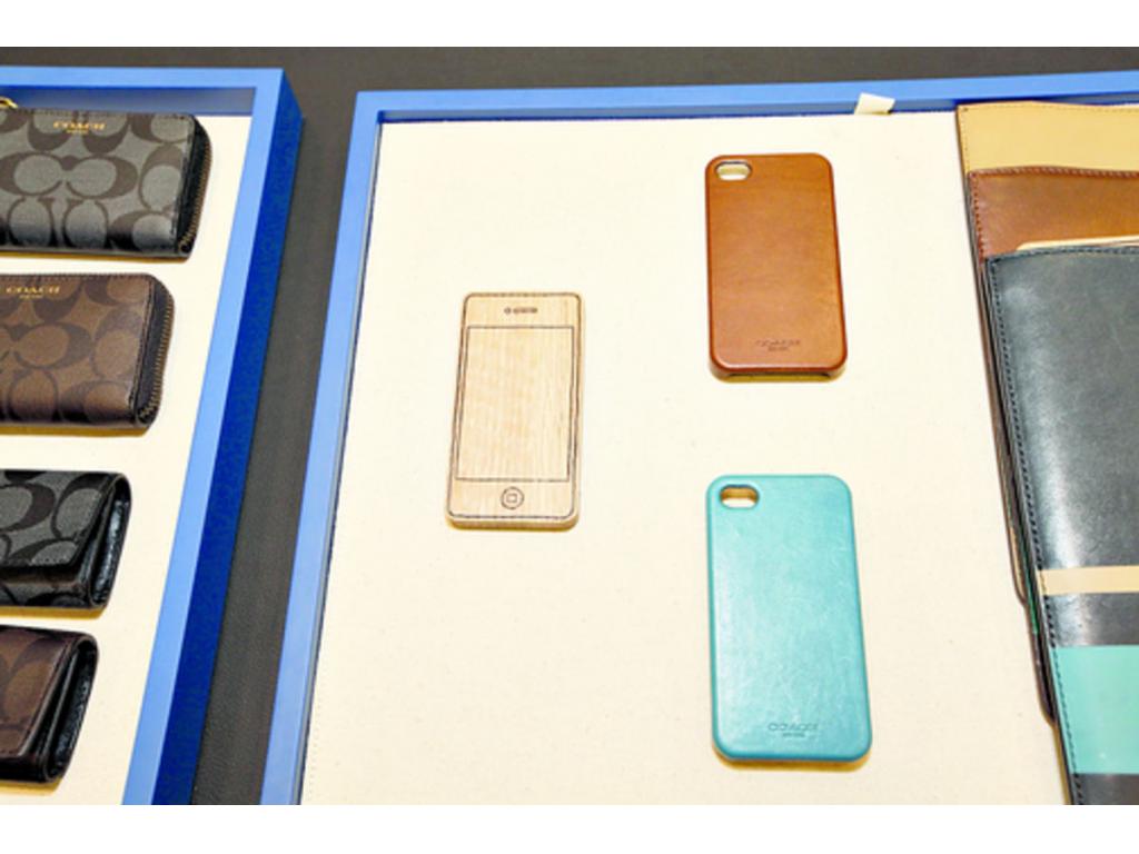 La firma se une a la moda y crea covers para los celulares smartphone. Los hay con tonos de moda.