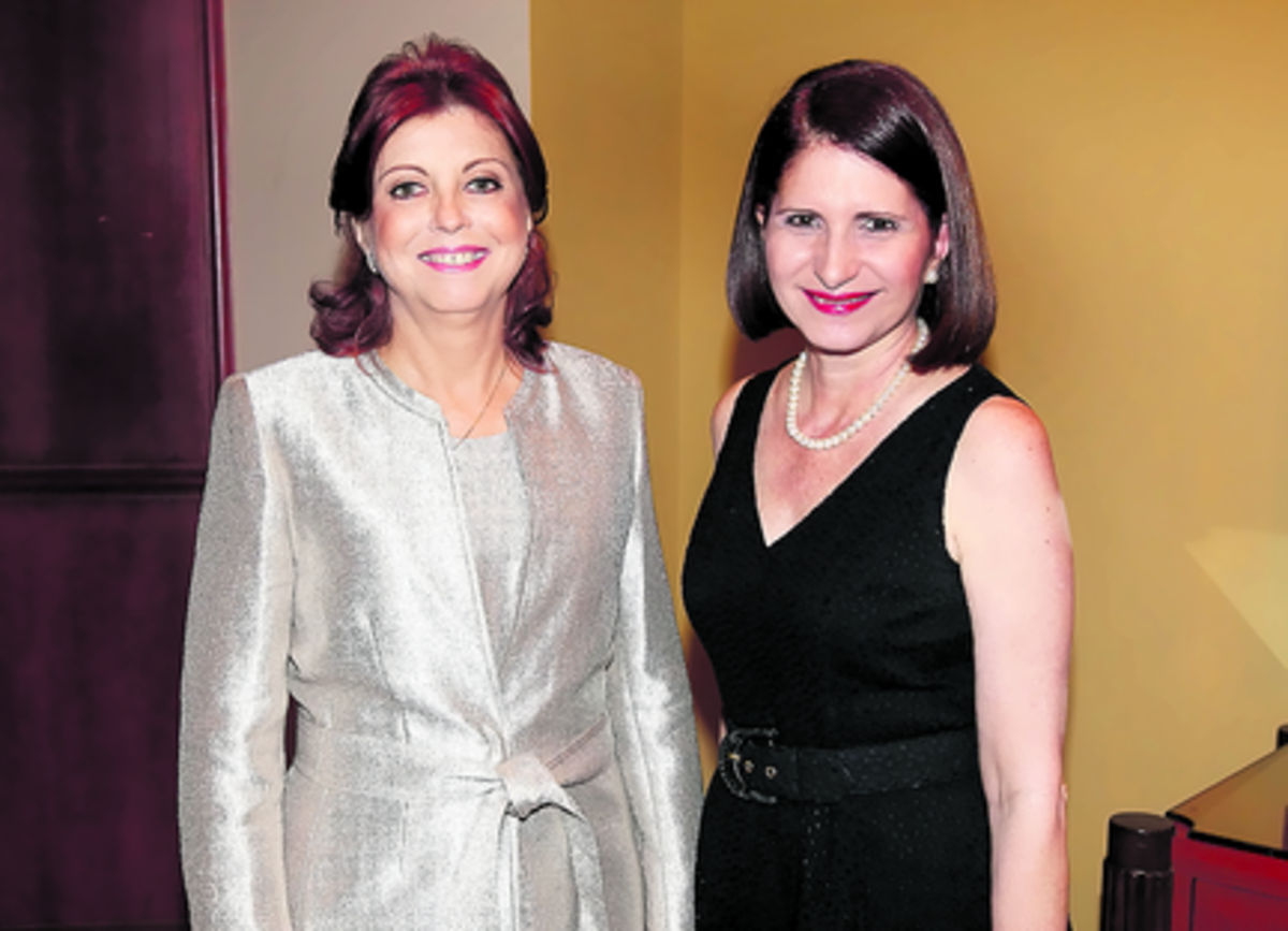 2. Eric Singares, Gishlana Singares y Juan Manuel Vásquez.