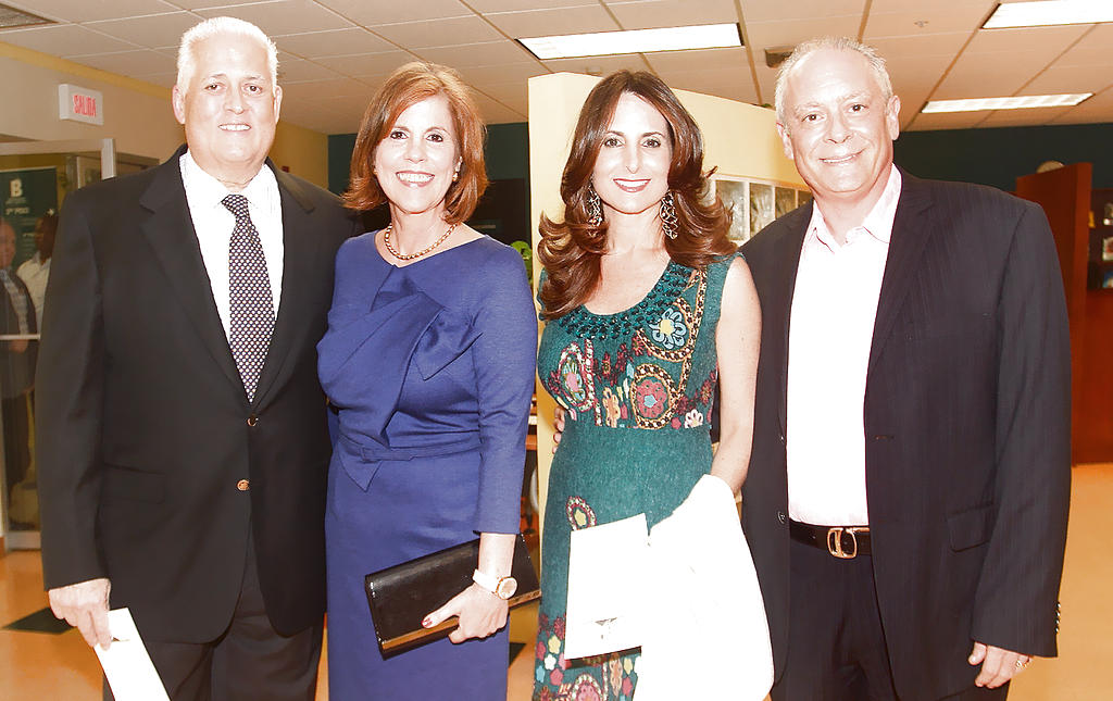Dr. Ernesto Pérez Balladares, Dora Boyd de Pérez Balladares, Emeli de Díaz y Temístocles Díaz.()