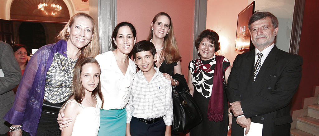 Juliette Passer, María Andrea Serrano, María Eugenia Herrera, Arturo Serrano, Patricia Borero, Elsa de Borero y Francisco Perdomo.()