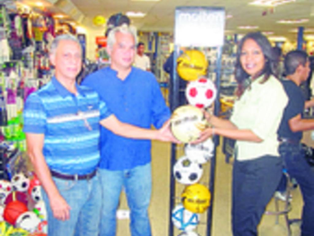 La Nota y el Deportista apoyan con balones Molten y Spalding.(Lidecopa/ Cortesía)