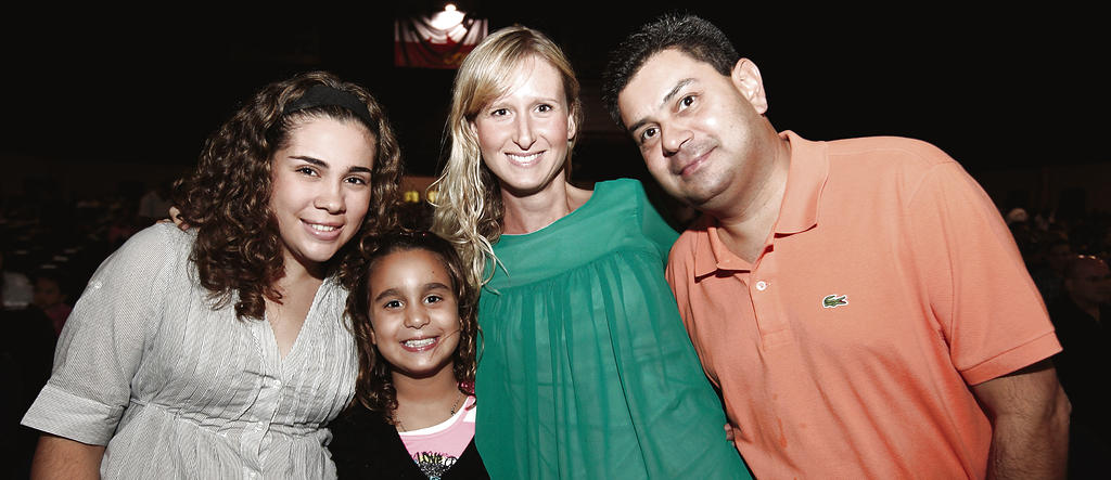 Sara Vallejos, Sofía García, Eli García y Javier García()