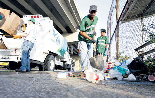 <p>Servicio. La AUUD tiene un año de prestar el servicio.</p>