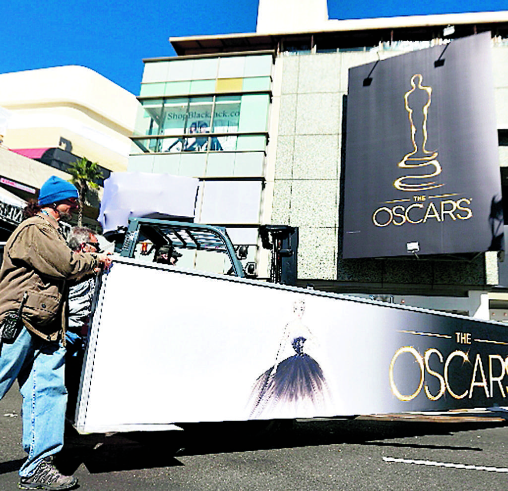 Ultiman detalles en las afueras del Dolby Theatre.(AP)