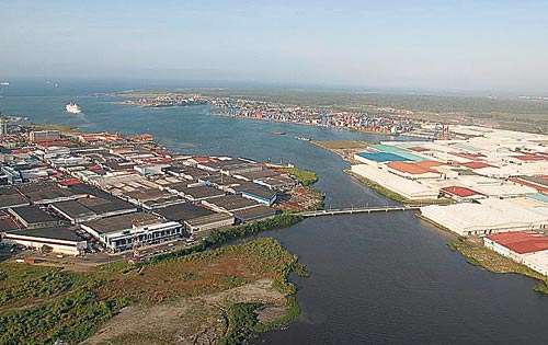 <p></p><p></p><p></p><p></p><p>Mercado. La ZLC, sector clave del comercio regional.</p>