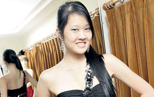 <p>bRILLO.Este vestido, con aplicaciones de lentejuelas, te hará brillar toda la noche.</p>