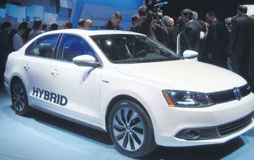 <p>El Volkswagen Jetta hybrid cuenta con un motor naftero 1.4 TSI (inyección directa+turbocompresor), con una potencia de 150 CV unido a un motor eléctrico de 20 kw (27 CV). </p>