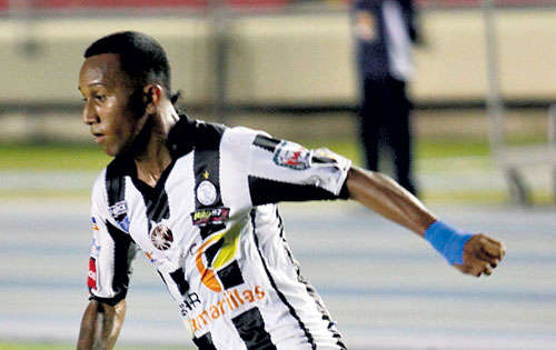 <p>Líder. Tauro sigue en la cima del campeonato.</p>