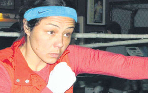 <p>Retadora. Jackie Nava peleará ante su gente. </p>