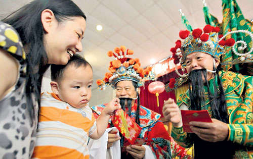 <p>Tradición. Miembros de la comunidad china en el Perú festejan en grande.</p>