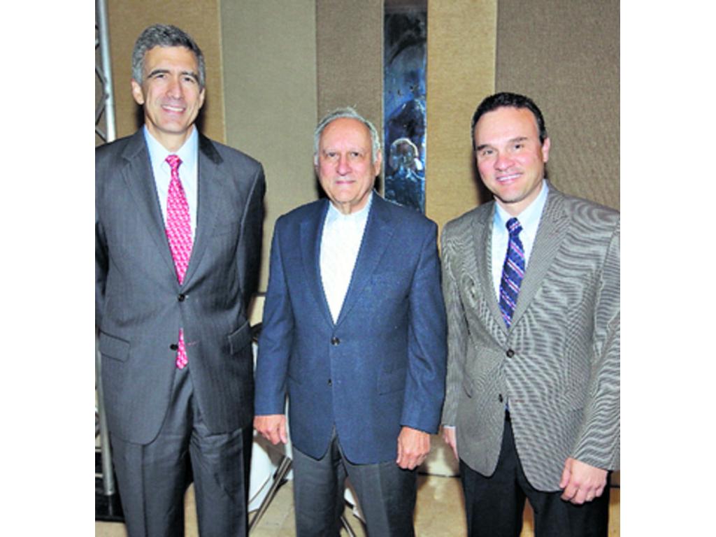 4. Pablo Díaz, Monty Belanger, Jorge Díaz y Robert Williams.