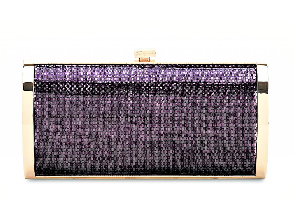 Clutch. Lleva el esmalte metalizado en color oro.()