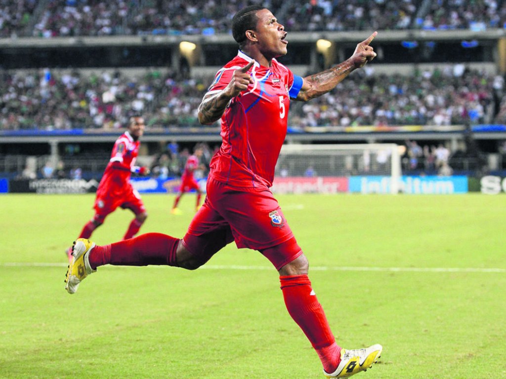 Los jugadores de la selección de Estados Unidos celebran su victoria por penales ante su similar de Panamá (3-1) en la Copa Oro 2005.(Archivo)