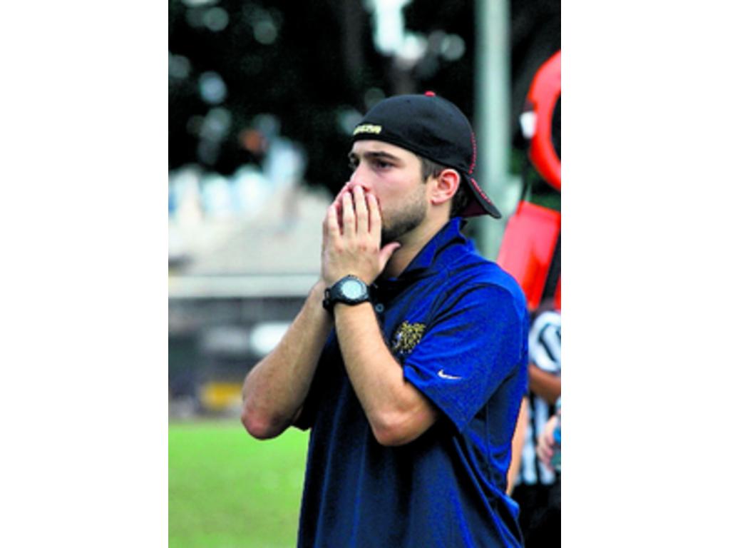 Entrenador de los Owls.(Alberto Ortega)