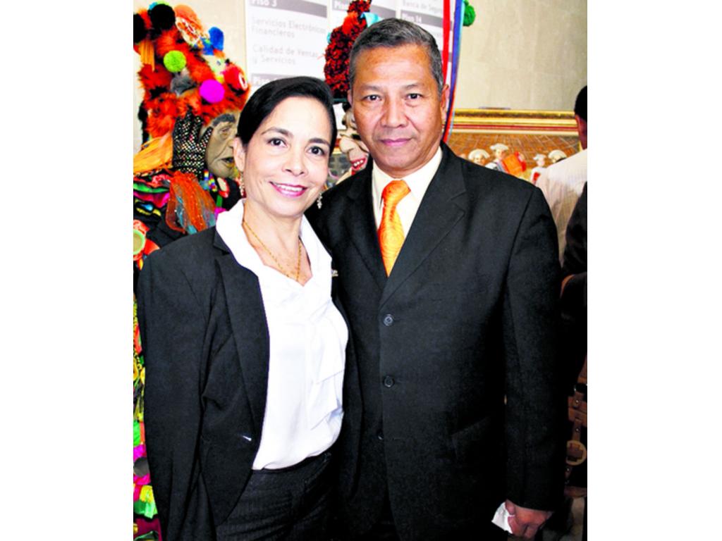 6. María R. de Vivar y Enrique Jaén.
