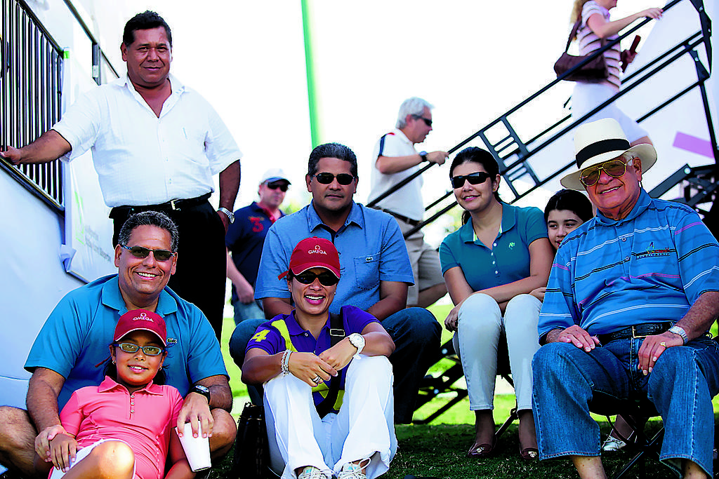 6- La afición se deleitó con buenas jugadas en el evento golfístico.(Anayansi Gamez)