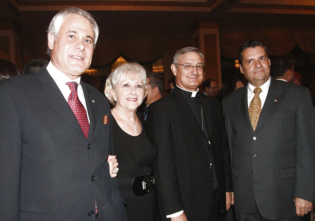 Giancarlo Curcio, embajador de Italia en Panamá, Marisa de López, monseñor Andrés Carrascosa y Alejandro Moret.(Omar Morales)