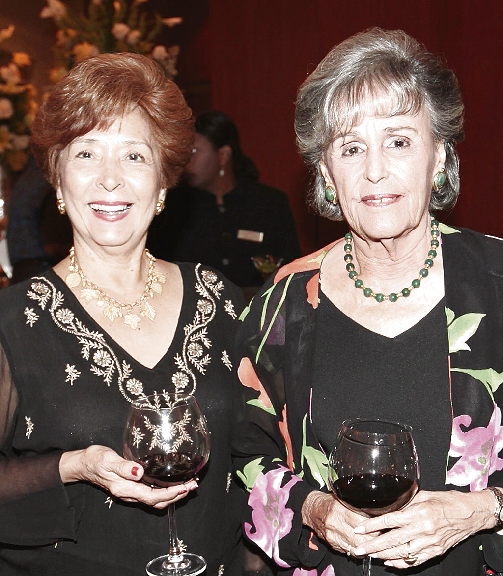 Carmen de Calenkeris y Nanette Baiz.()