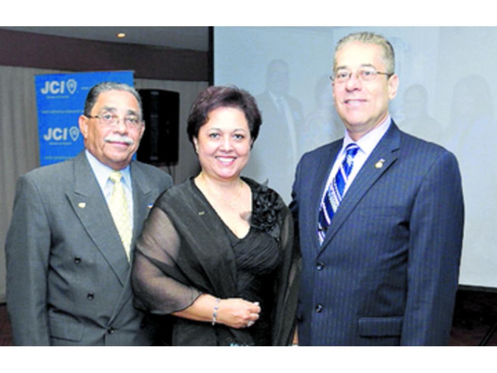 2. Hebron Adoptie, Silvana Garzón y John Moreno.