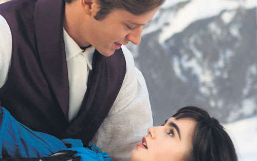 <p>Perfecta. Con su inigualable belleza y candor, Lily Collins logra personificar a la perfección a Blancanieves.</p><p>Trama. Mientras se gana el amor del príncipe, reclamará todo lo que le pertenece.</p>