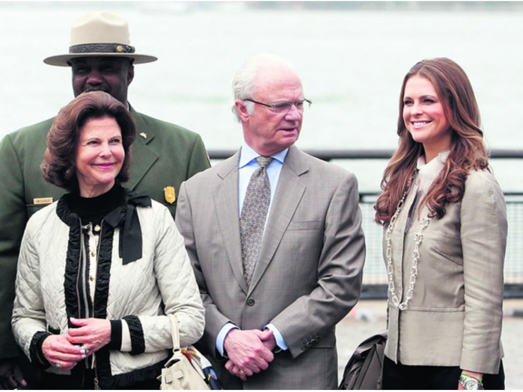 Los padres de Magdalena junto al novio, en Nueva York.(AP.)