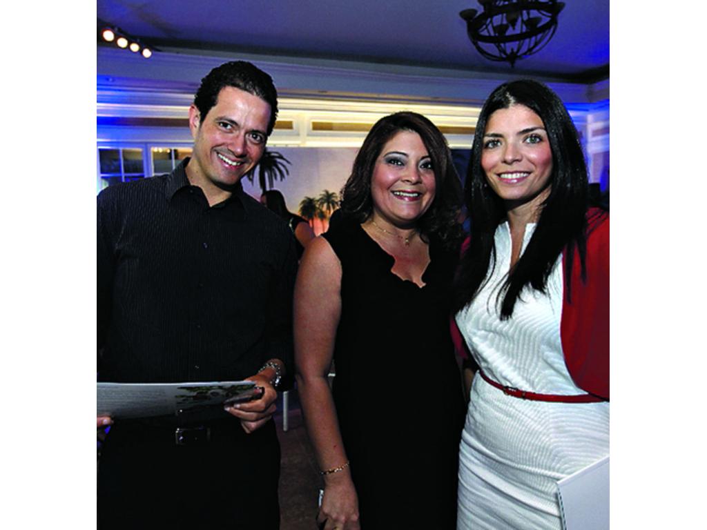 3. Armando de Icaza, Ana Mercedes Briones y Joanna Crooks.