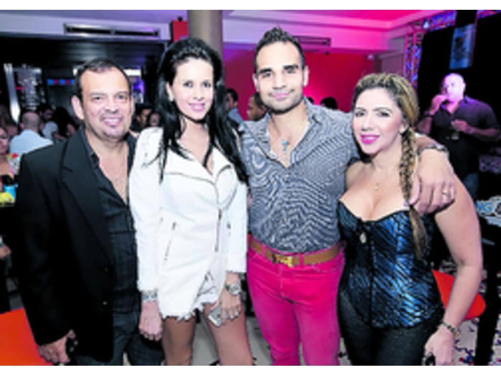 3. Federico Vissuetti, Darina Odstrcilova, Jan Striem y Paola de Striem.