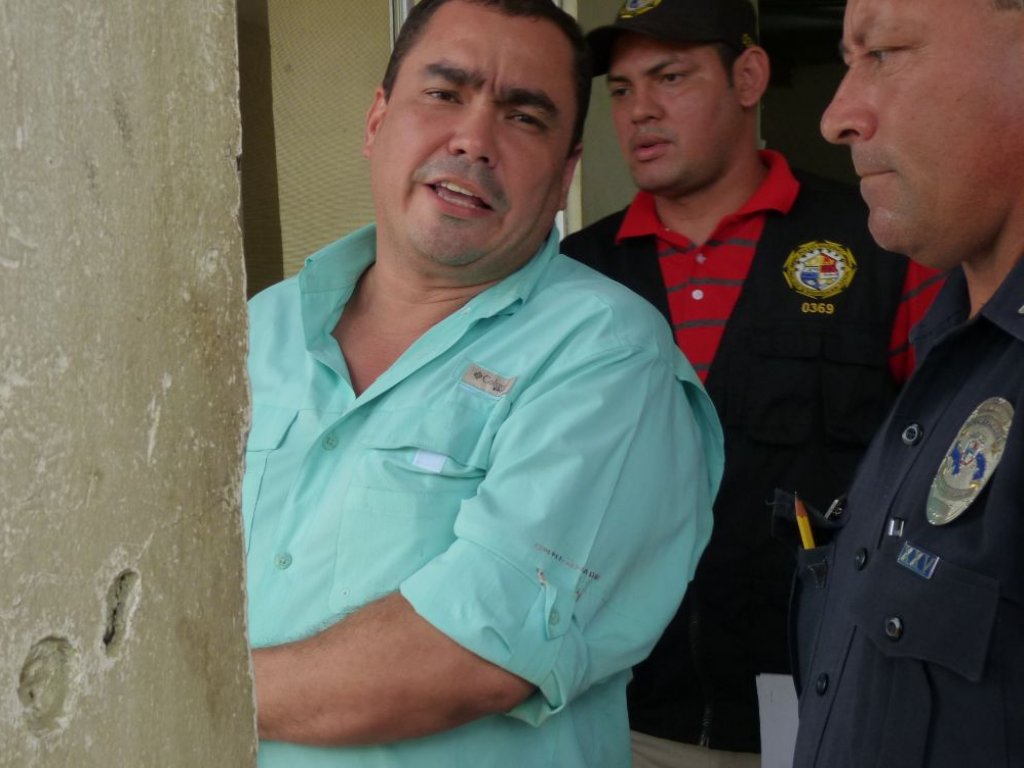 Rolando Samudio, al centro, suéter negro.<br>