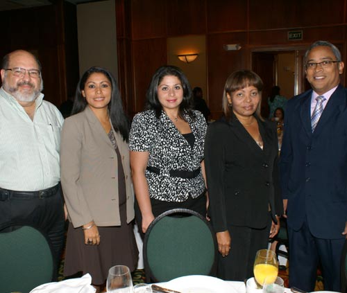<p>Jorge Quirós, Diamar Aparicio, Lorena Guerra, Irene de Barrett y Julio Aizprúa.</p>