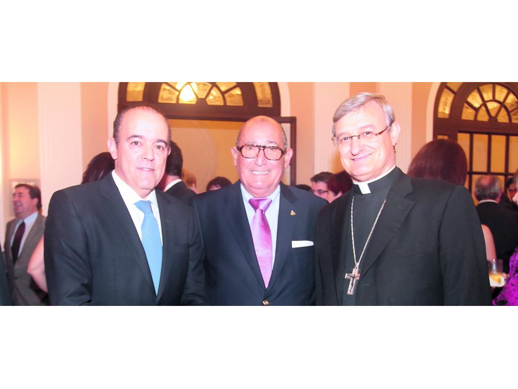 Adolfo Olloqui, Félix De Murga y monseñor Andrés Carrascosa Coso.()