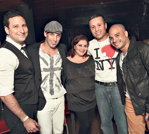 <p>Amigos. Manuel Corredera, Leonte Bordanea, Any Tovar, Chad Valdés y Alejandro.</p>
