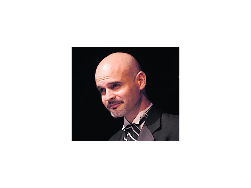 Es Hyde. Actor de teatro y TV. Debutó en 2003 con El Muerto al hoyo y el vivo al bollo.()
