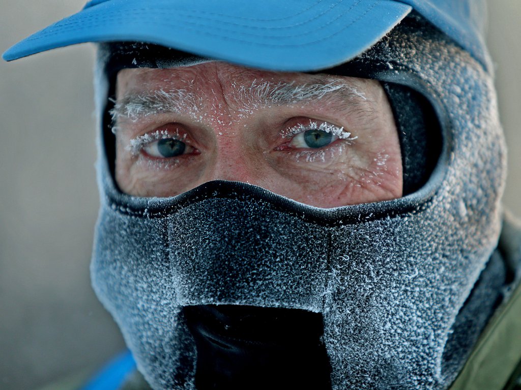 Se le acumula hielo hasta en las pestañas de John Brower después de correr al trabajo en temperaturas de -20 6 de enero en Minneapolis. Foto/The Star Tribune