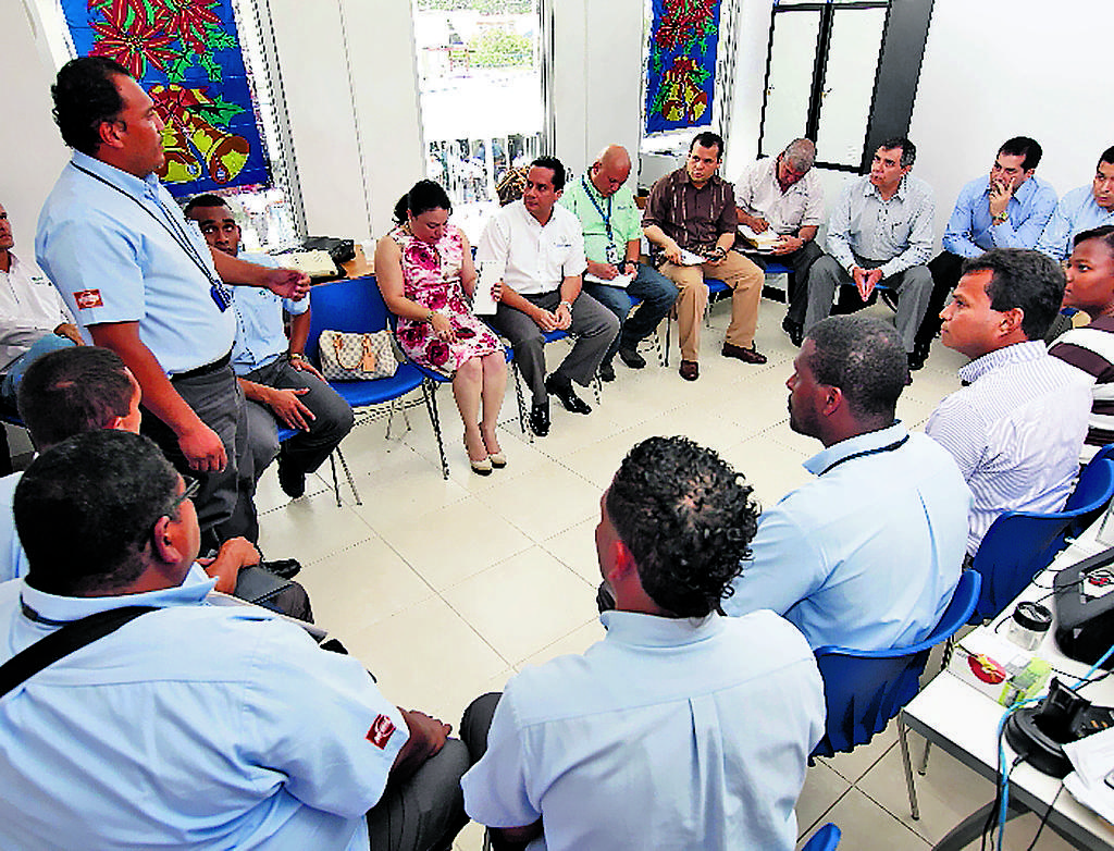 Negociaciones. Reunión con los directivos de la empresa.(Noriel Gutiérrez)