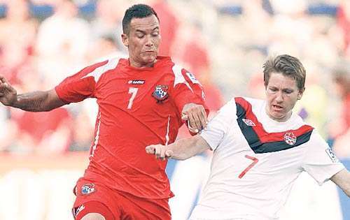 <p>Talento. Blas Pérez (izquierda) ha sumado mucho goles.</p>