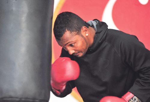 <p>Preparación. Chemito entrenó ayer en el Papi Méndez. </p>