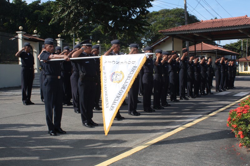 Policías recuerdan a los policías caídos. Cortesía Policía<br>