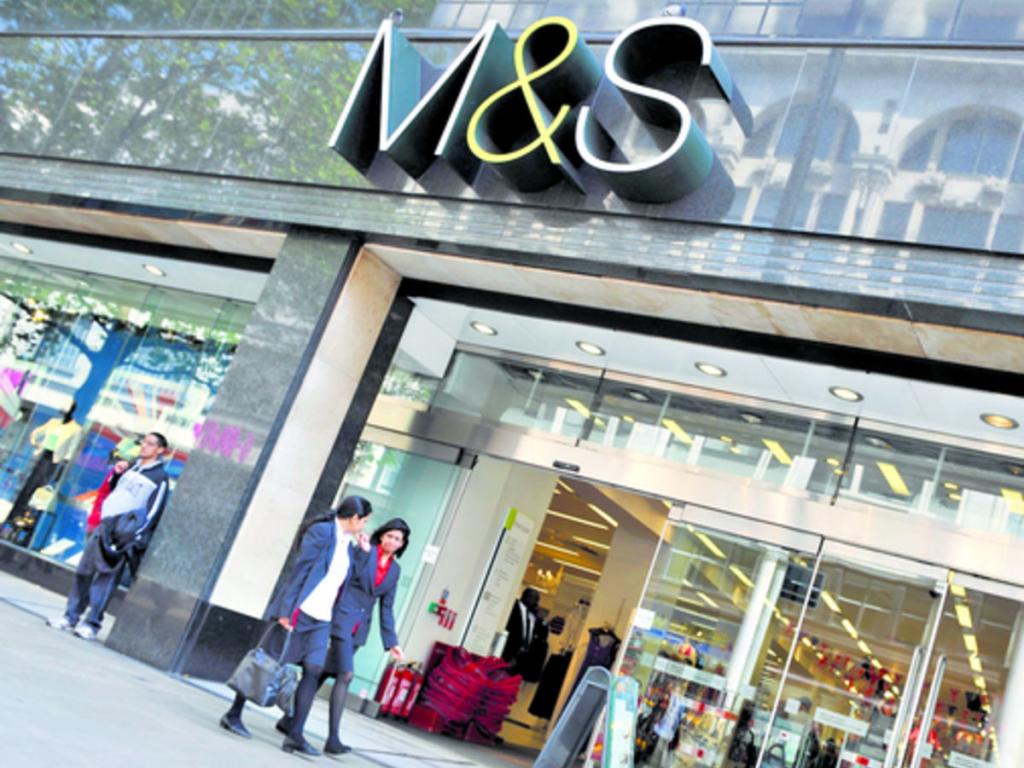 Un vistazo a las promociones. Desde ya las tiendas anuncian sus ofertas. De una vuelta por los centros comerciales para ver qué tiendas participarán, cuánto será el porcentaje de descuento, qué departamentos tendrán ofertas, para que el viernes vaya a lo