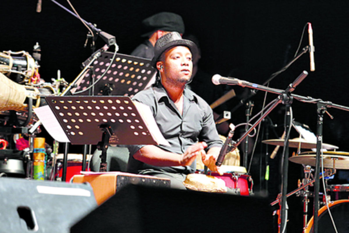 Además de dominar el ritmo de congo, bailó.