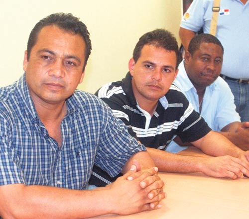 <p>Dirigente. Augusto Batista (i) es el que dirige la lucha.</p>