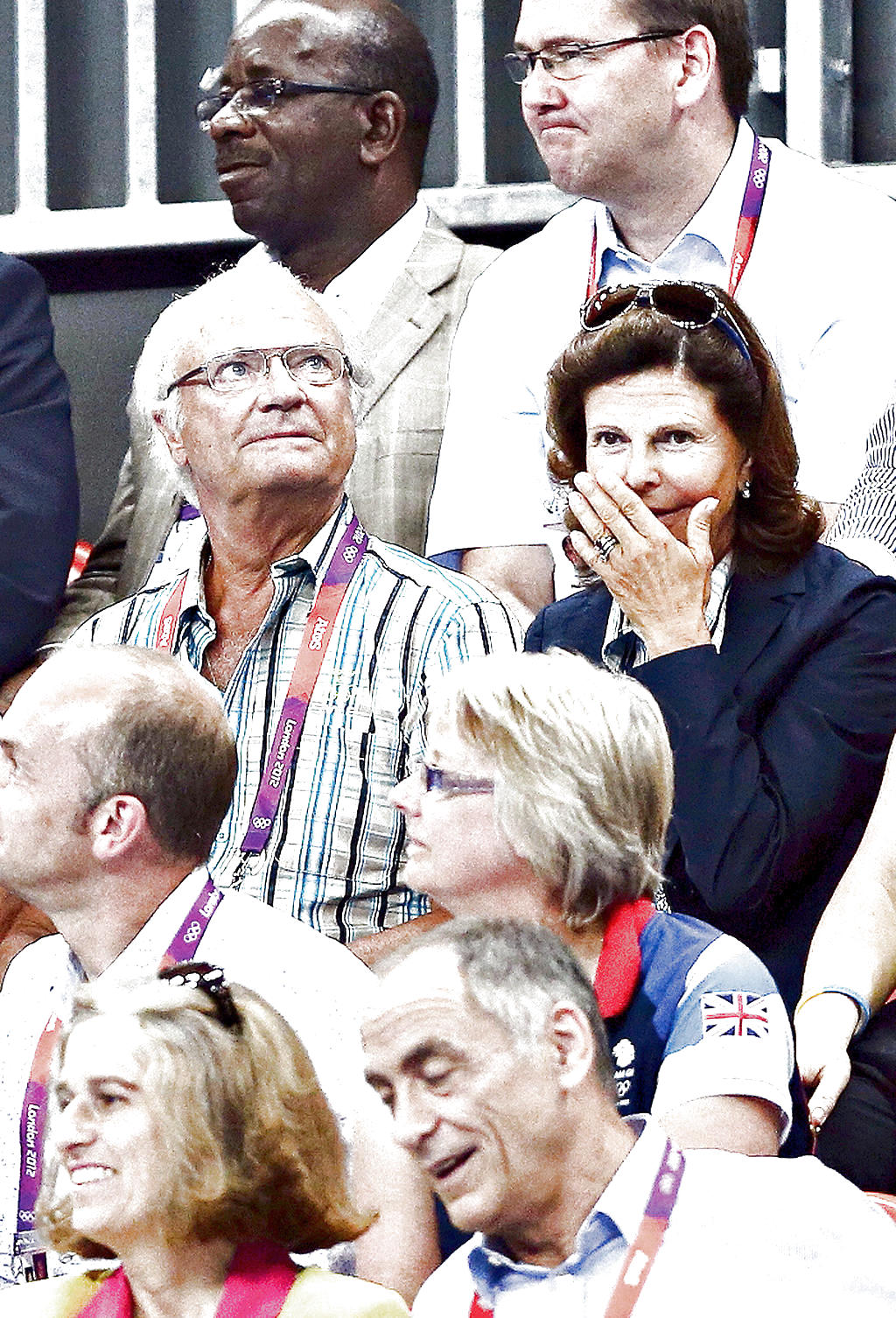 Suecia. El rey Carlos Gustavo y la reina Silvia nunca dejaron de animar a su equipo. (EFE.)