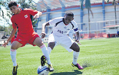 <p>Dominio. Panamá controló el balón desde el inicio.</p>