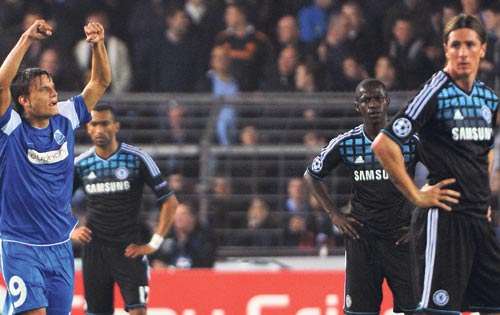 <p>Batacazo. Chelsea no pudo puntuar en la casa del Racing Genk.</p>