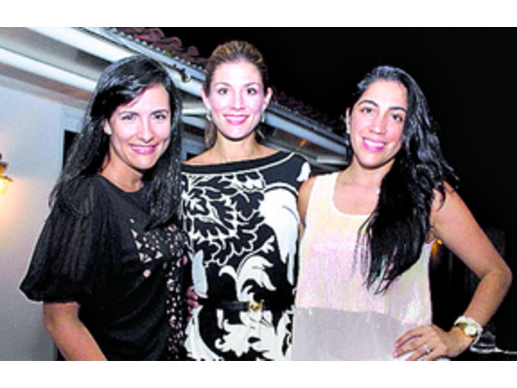 4. Dayanara González, Norma Young de García y Angie Montoya.