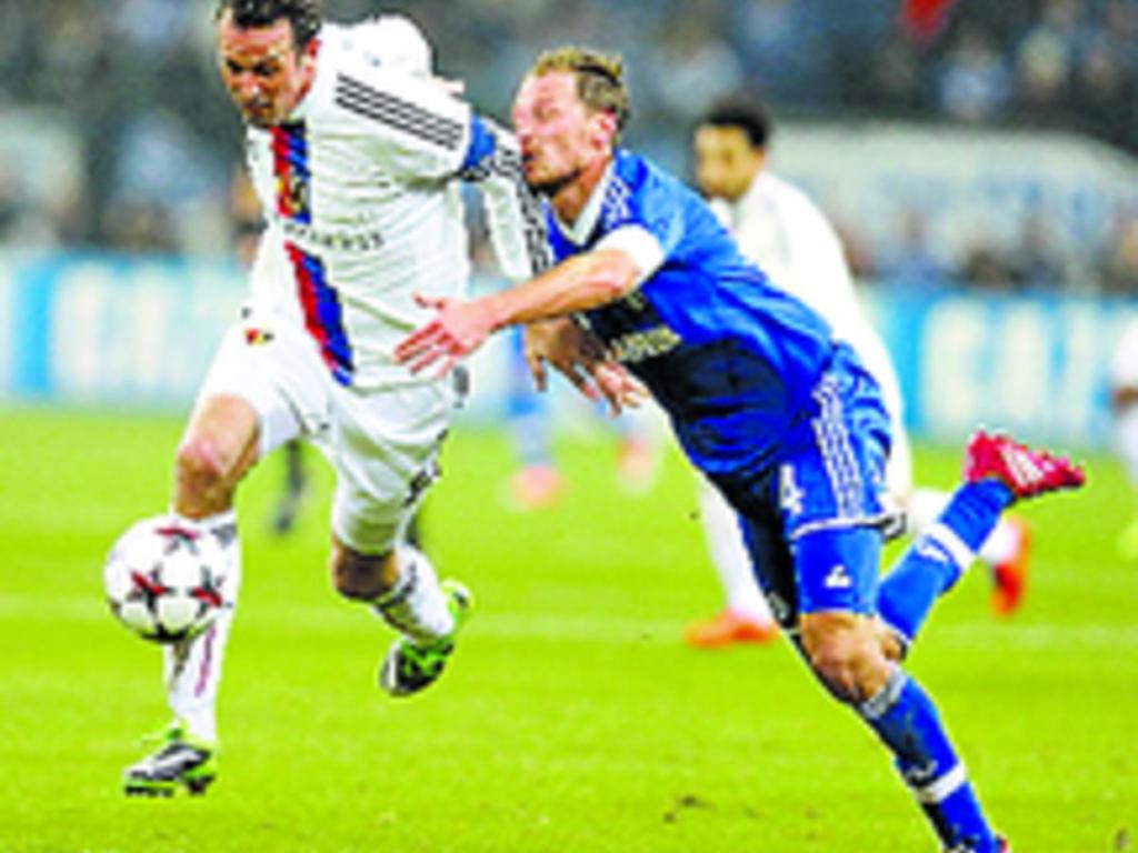 No fallan. El Schalke 04 no falló en su propio estadio y firmó ayer el pase a octavos de final de la Liga de Campeones al imponerse por 2-0 al Basillea con goles de Julian Draxler y Joel Matip. El Basilea empezó el partido con más claridad y logró poner l