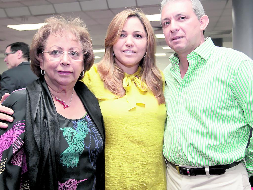 Selma Pusztai, Ilonka Pusztai y Rolando Trujillo.()