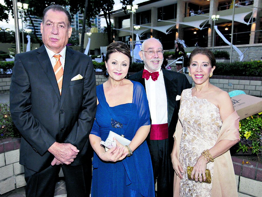 3. Eduardo Vergara, Antonia de Halphen, Alberto Altamirano Lacayo y Gilda de Sacasa.