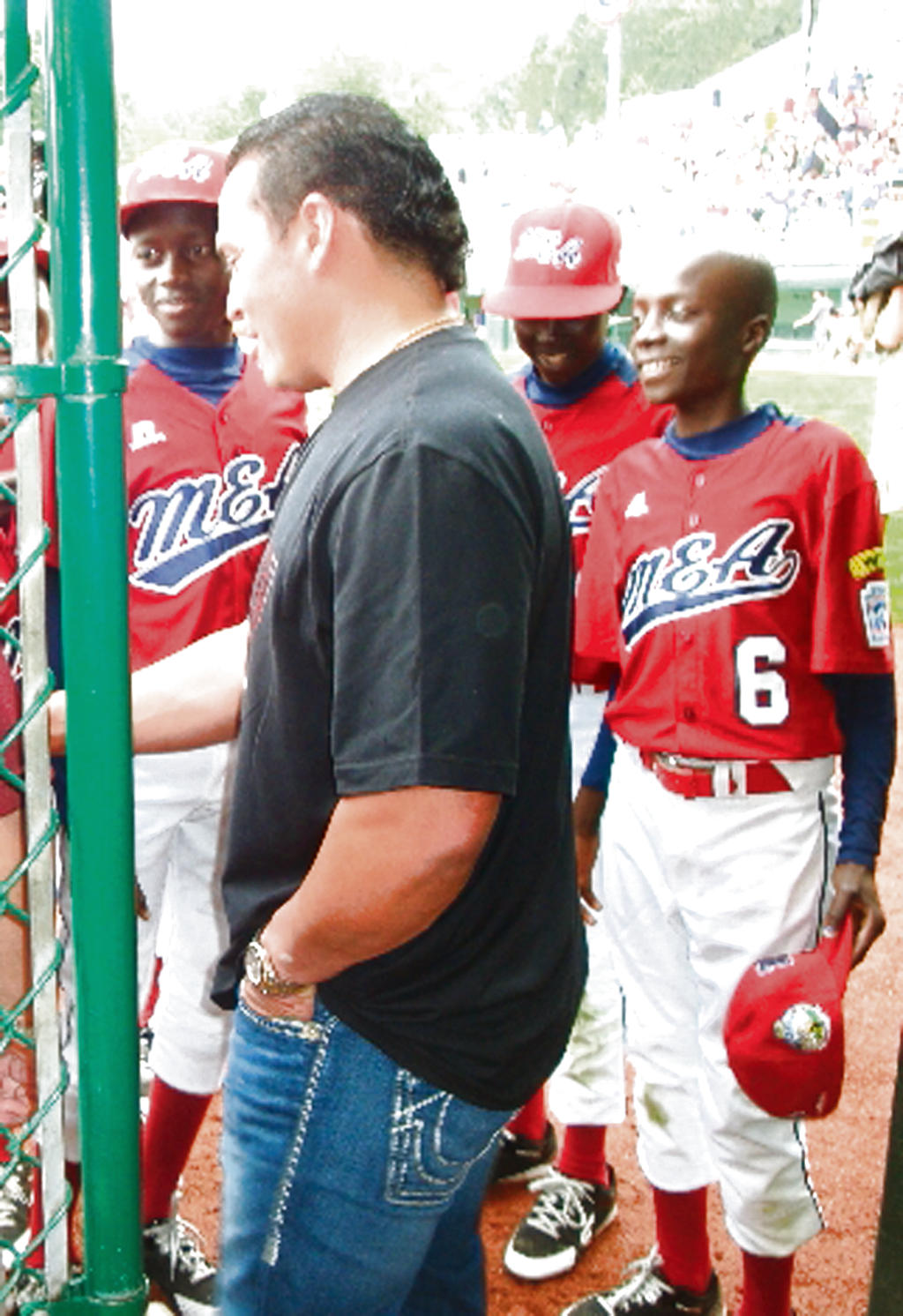 Con los niños de Uganda.(Carlos Castillo)